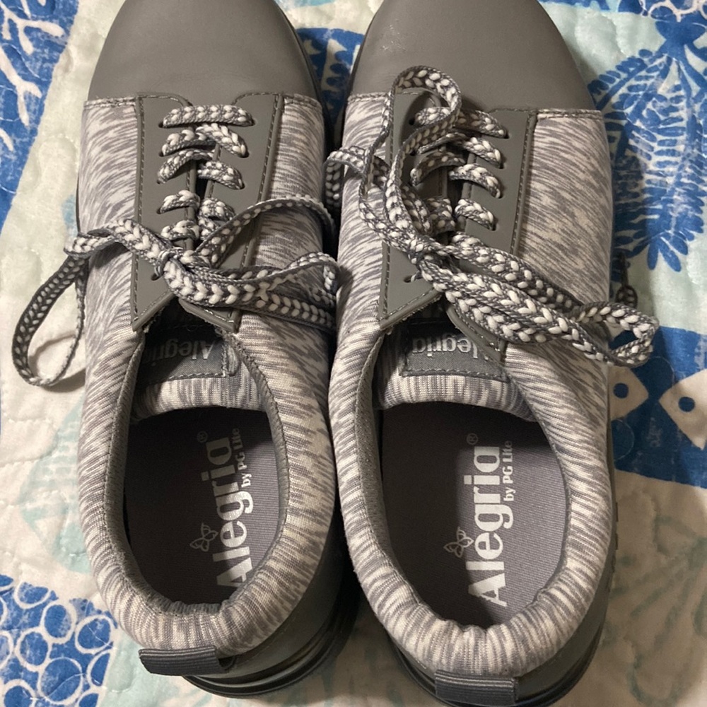 Slip resistant shoes only wore once